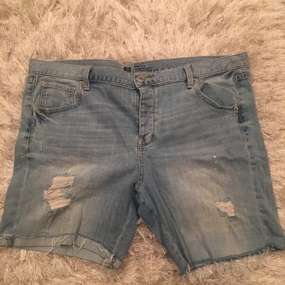 Denim shorts - Picture 2 of 3